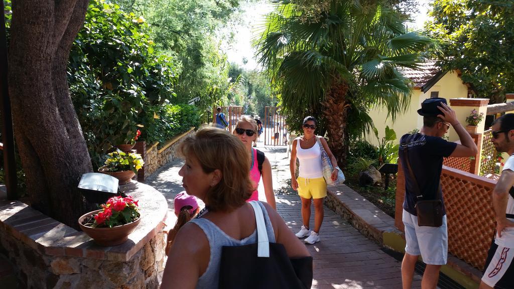 Cala Blanca Villaggio Alberghiero 마리나디카메로타 외부 사진